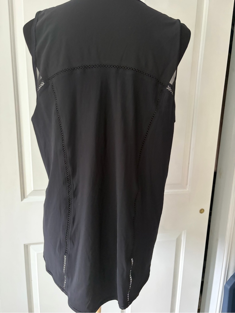 lululemon athletica Black Sleeveless Performance Tank 10 - Picture 3 of 5